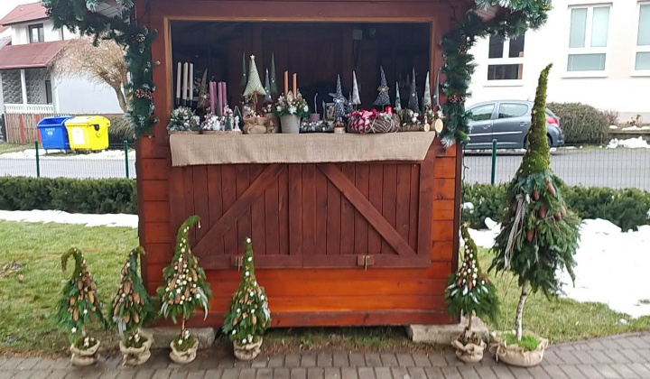 Fotka - AKTUÁLNE iba dnes od 15:00 - OZNAM - Nenechajte si ujsť dnešnú vianočnú ponuku Krásne vianočné ikebany, adventné vence a ďalšie jedinečné ozdoby od Mirky Kožurkovej,  od 15:00 hodiny v miestnom parku!